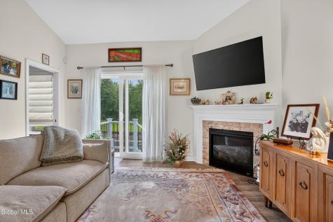 16 Joshua Place Glenmont NY 12077