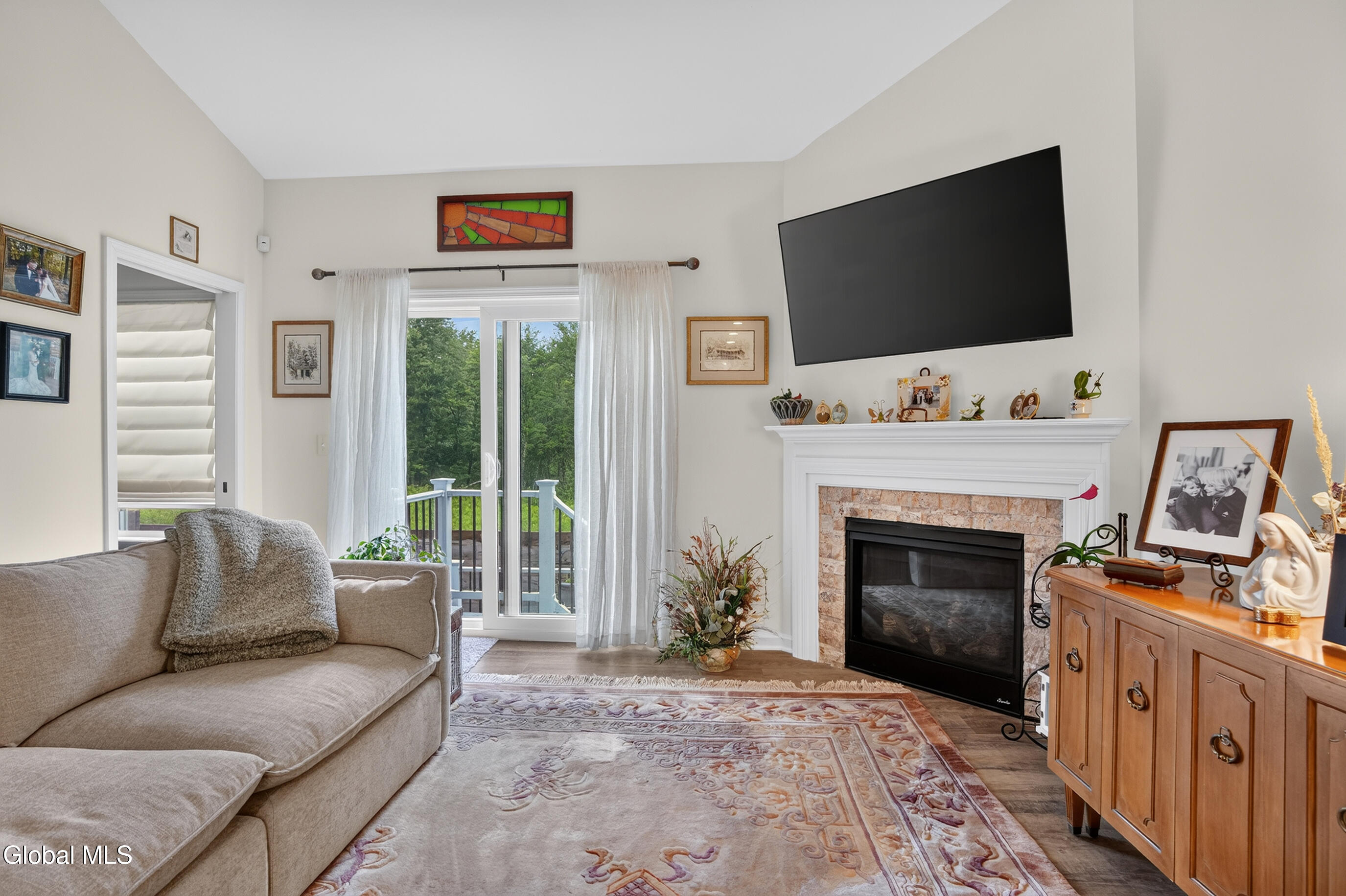 16 Joshua Place Glenmont NY 12077