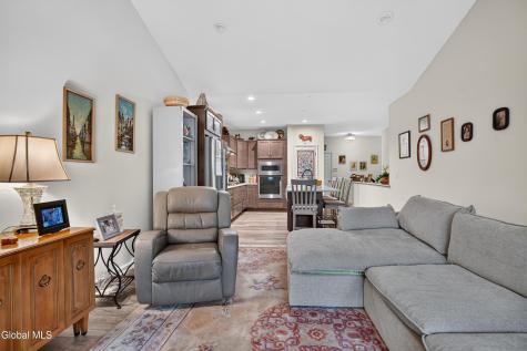 16 Joshua Place Glenmont NY 12077