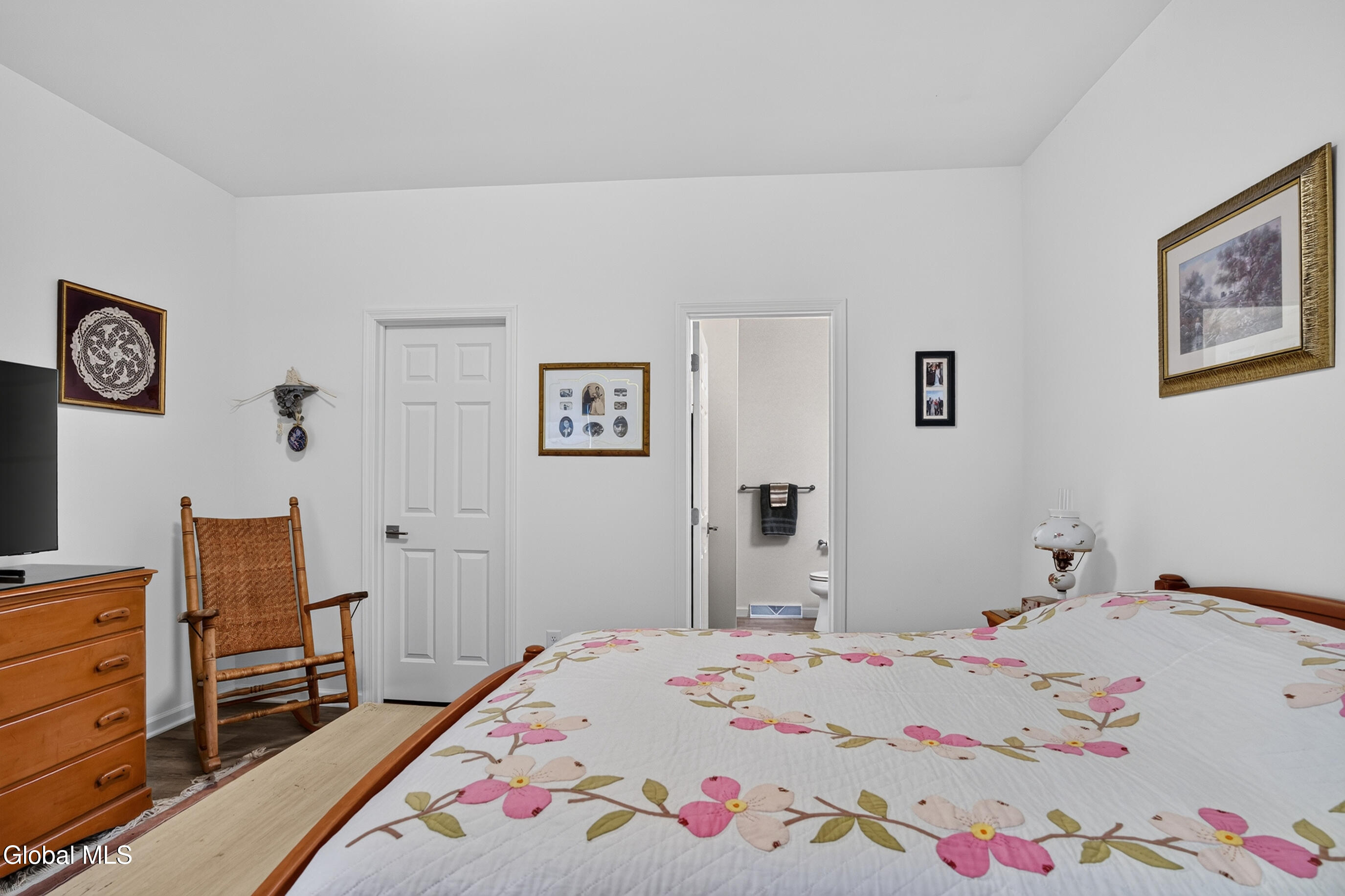 16 Joshua Place Glenmont NY 12077