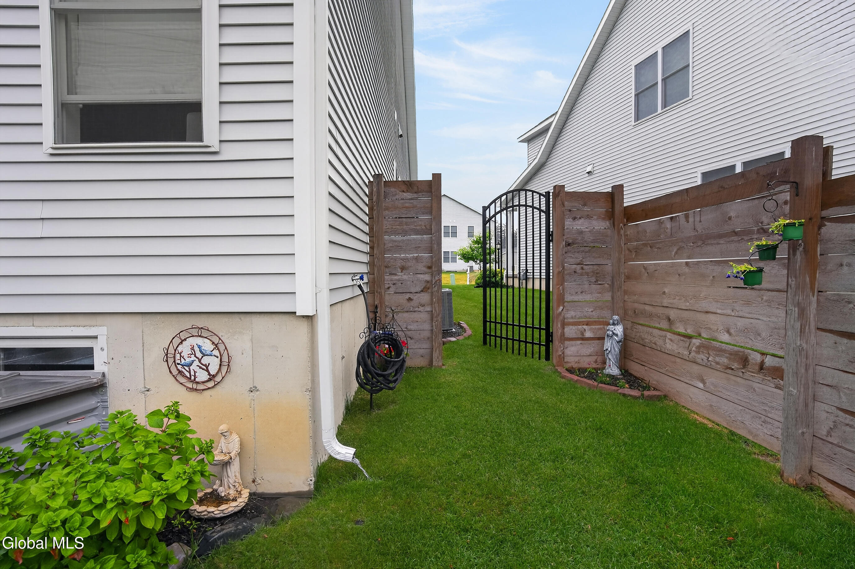 16 Joshua Place Glenmont NY 12077