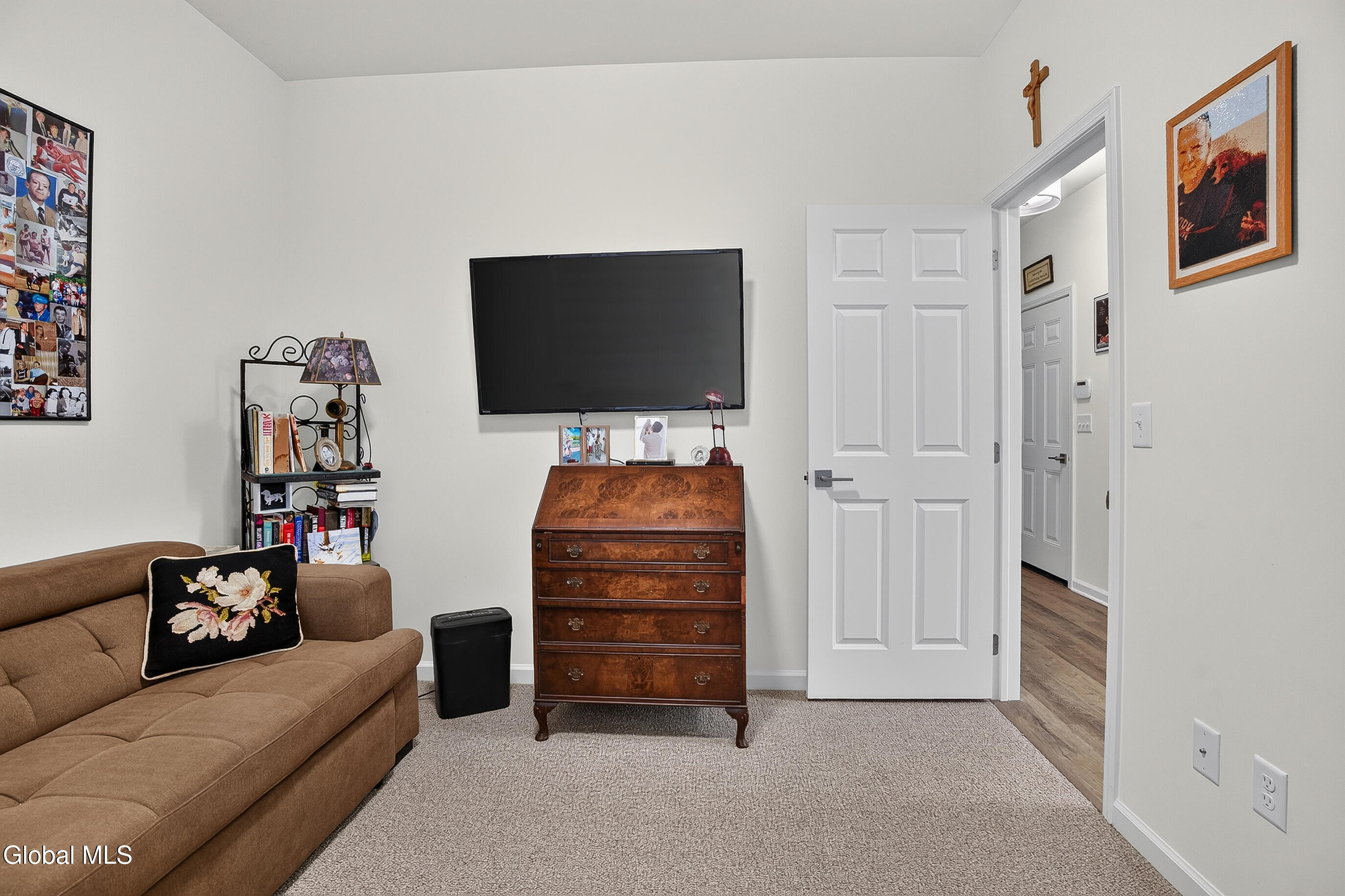 16 Joshua Place Glenmont NY 12077