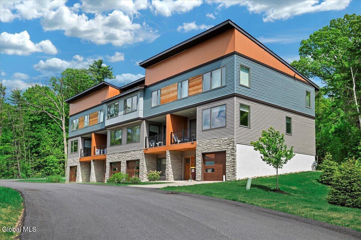 Lake George NY, 4 Footpath Way