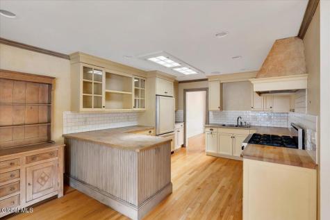 6 Collins Terrace Saratoga Springs NY 12866