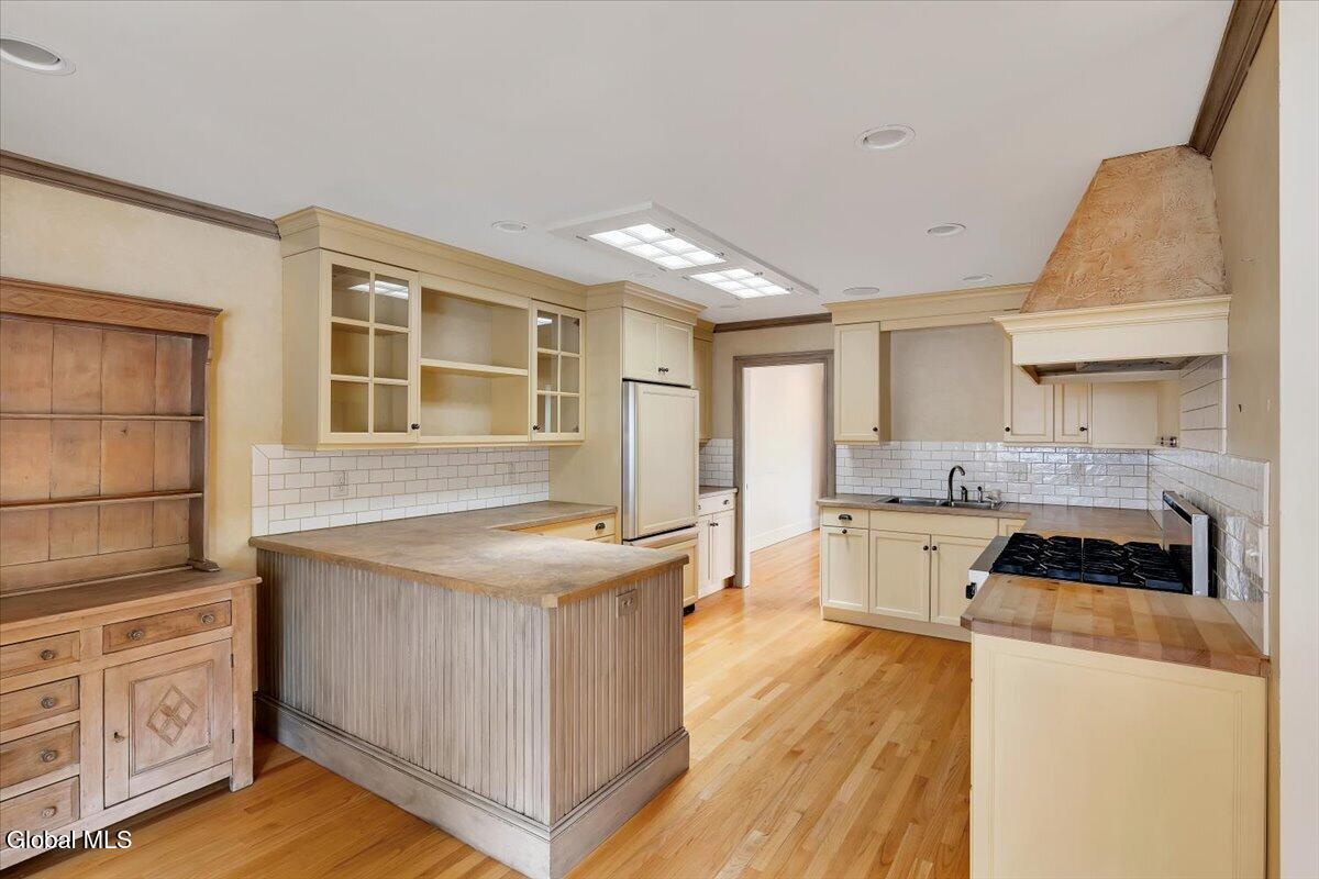 6 Collins Terrace Saratoga Springs NY 12866