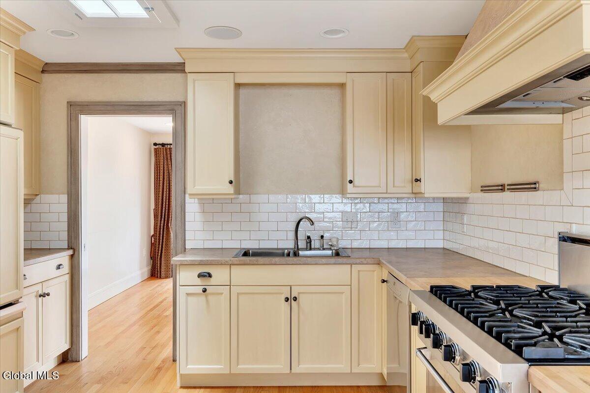 6 Collins Terrace Saratoga Springs NY 12866