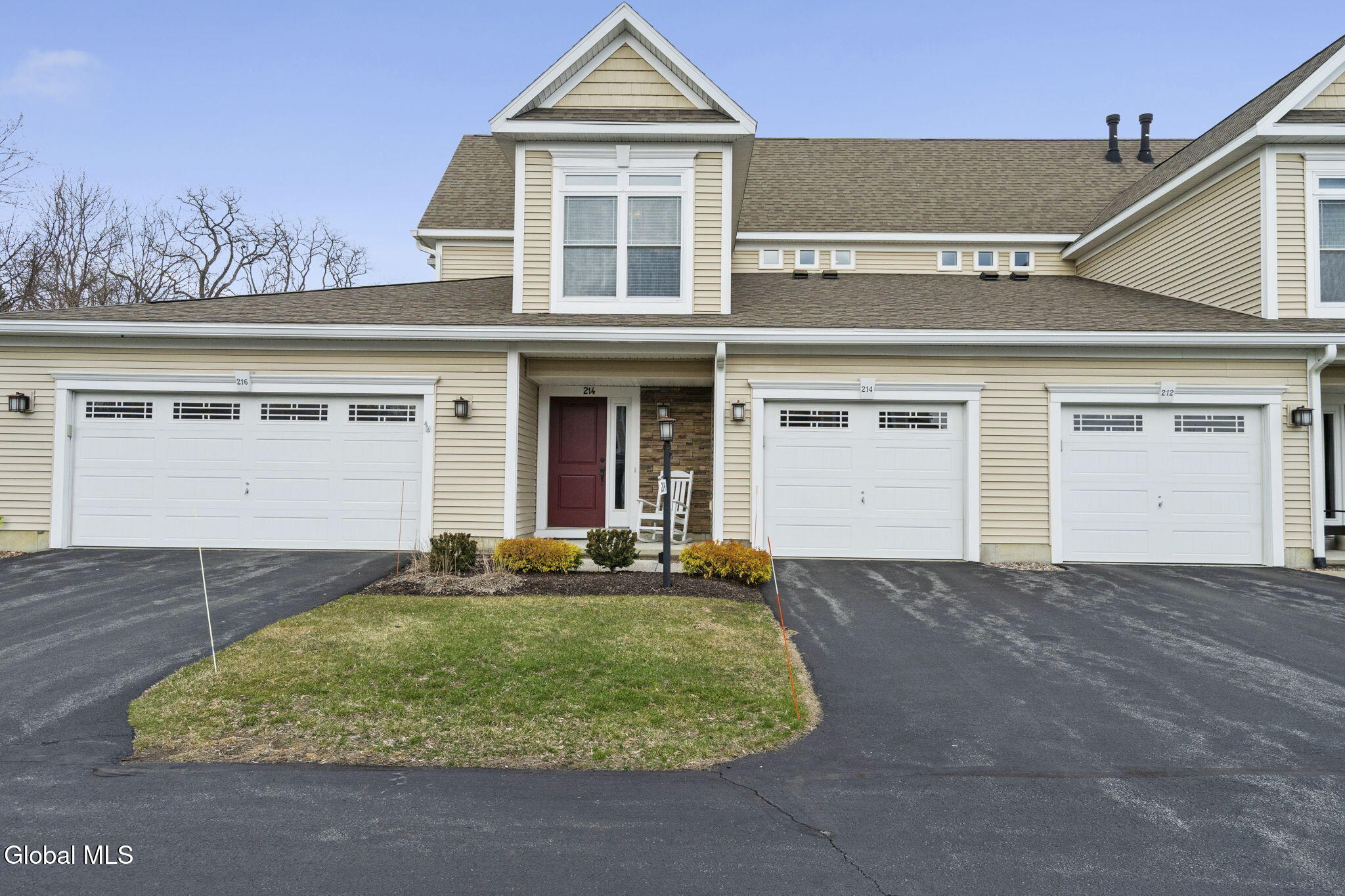 214 Lois Lane Schenectady NY 12304