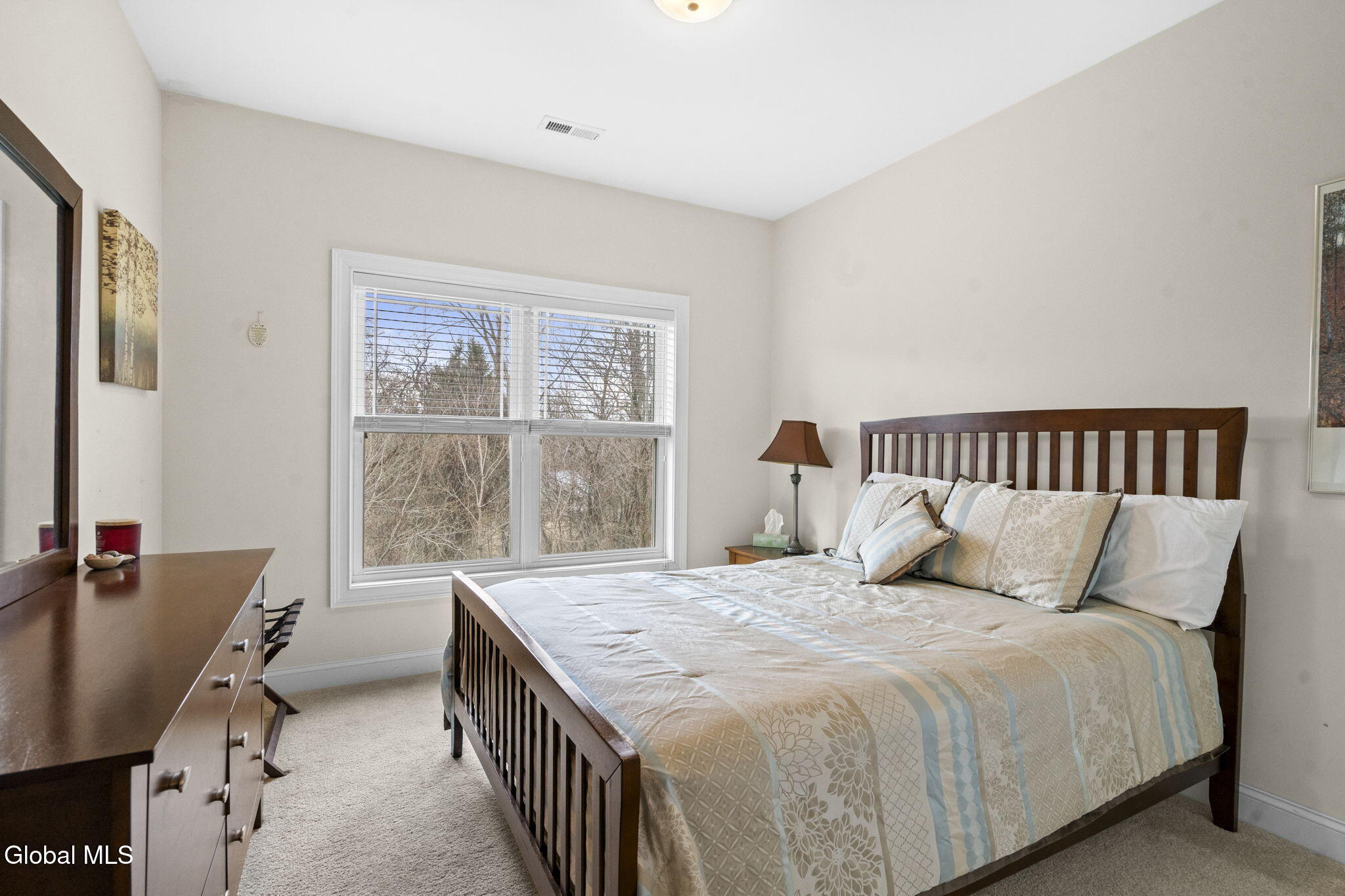214 Lois Lane Schenectady NY 12304