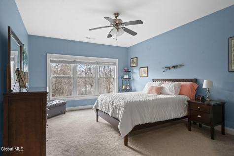 214 Lois Lane Schenectady NY 12304