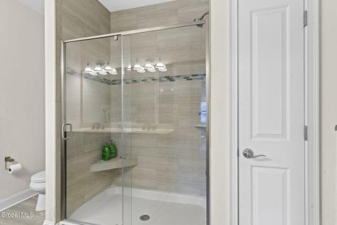 214 Lois Lane Schenectady NY 12304