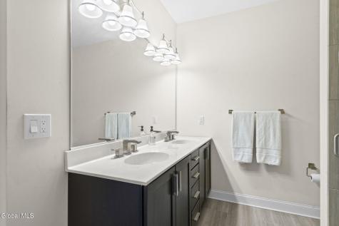 214 Lois Lane Schenectady NY 12304