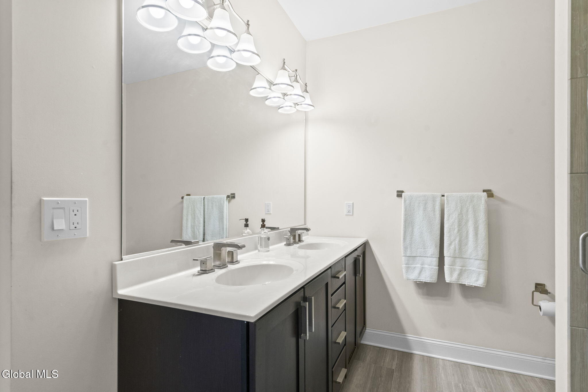 214 Lois Lane Schenectady NY 12304