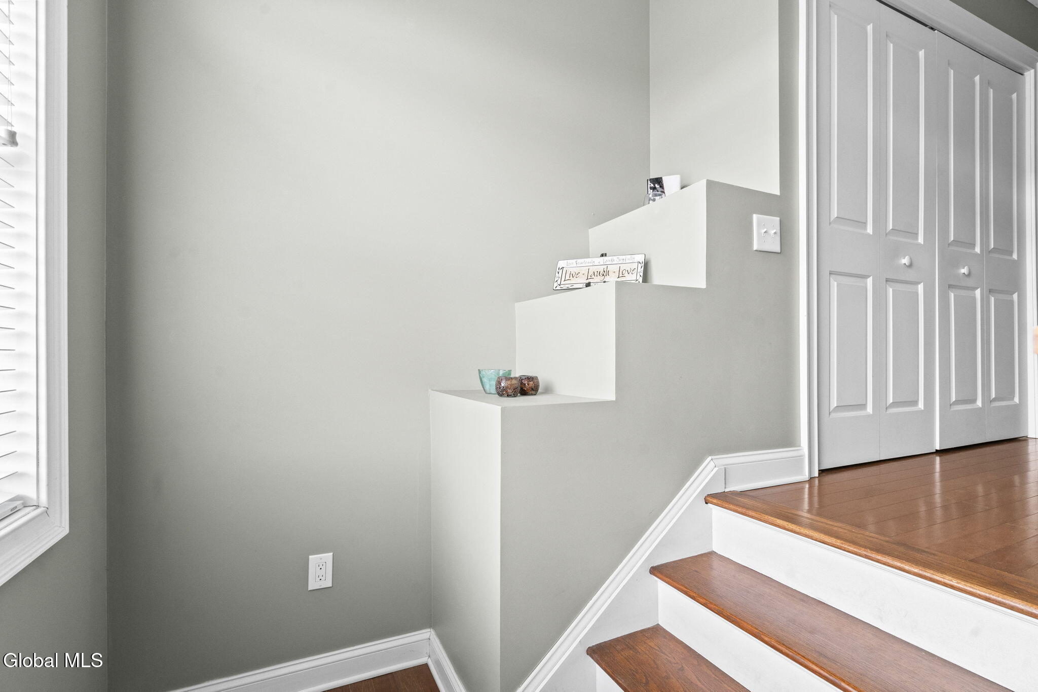 214 Lois Lane Schenectady NY 12304