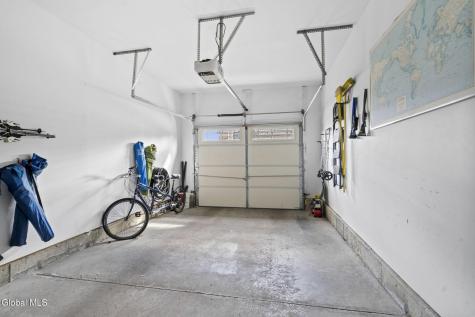 214 Lois Lane Schenectady NY 12304