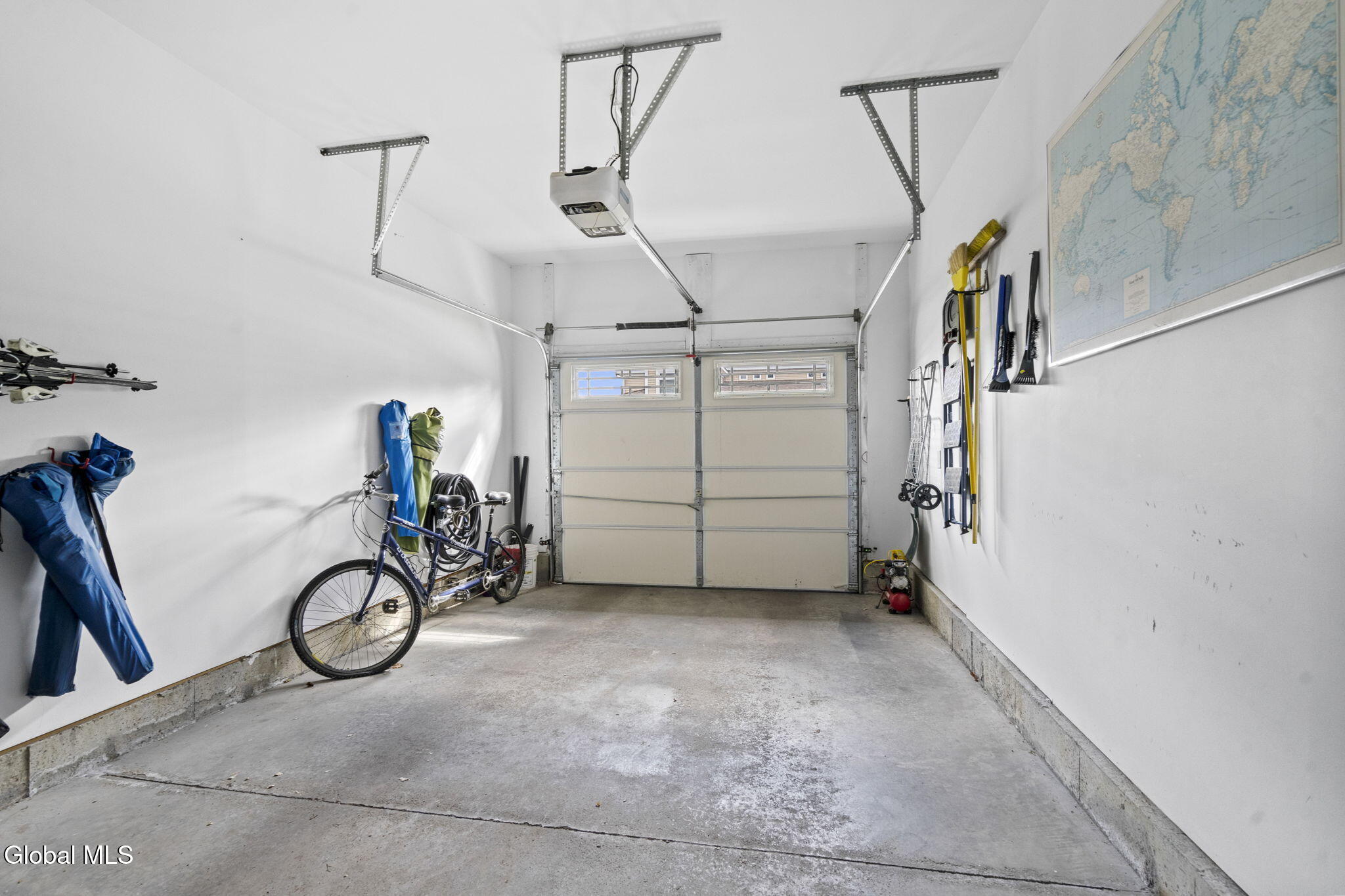214 Lois Lane Schenectady NY 12304