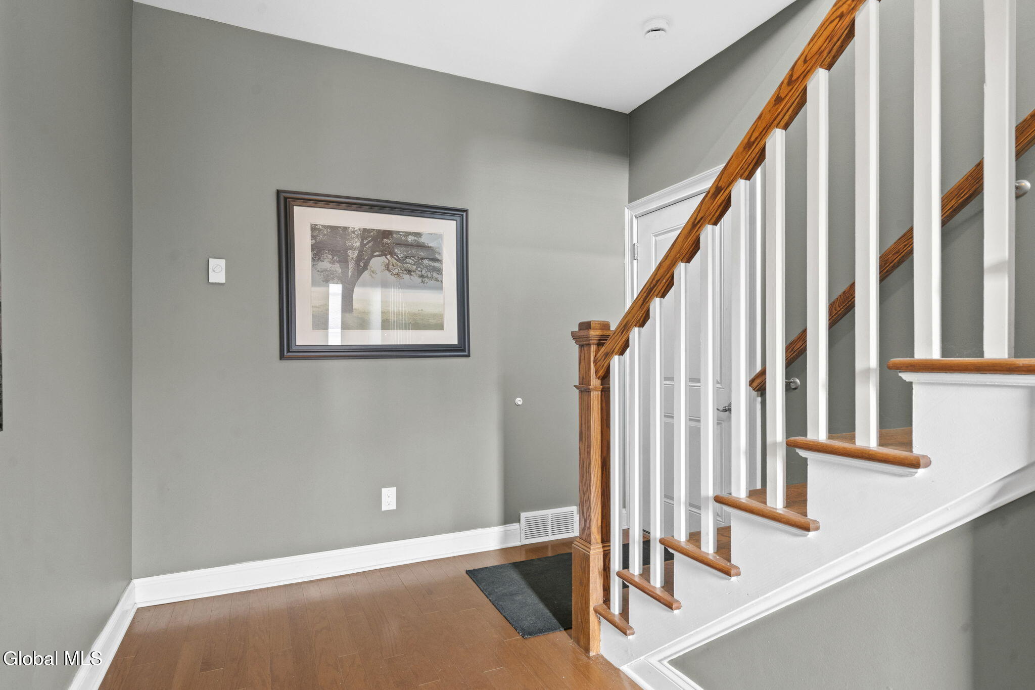 214 Lois Lane Schenectady NY 12304