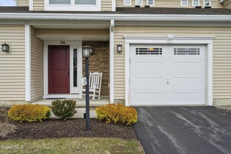 214 Lois Lane Schenectady NY 12304