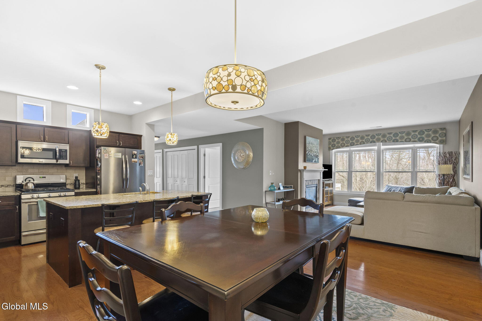 214 Lois Lane Schenectady NY 12304