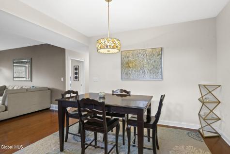 214 Lois Lane Schenectady NY 12304