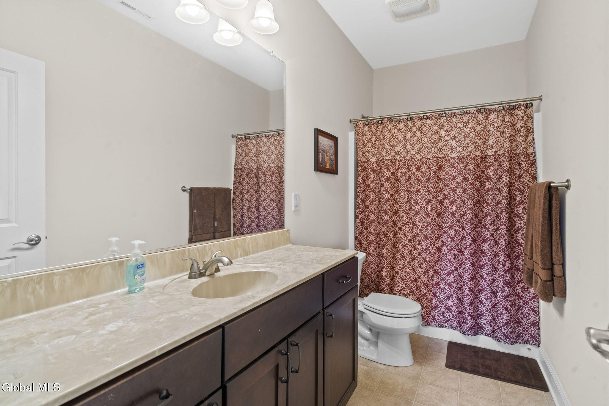 214 Lois Lane Schenectady NY 12304