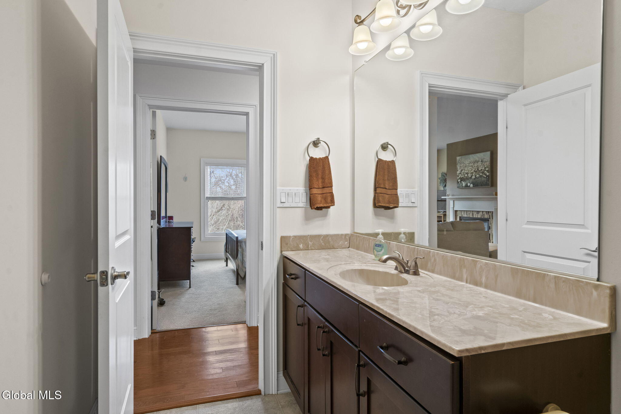 214 Lois Lane Schenectady NY 12304
