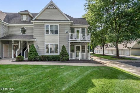 502 Mallards Pond Lane Schenectady NY 12303