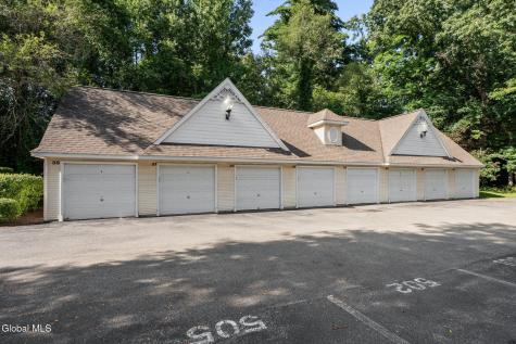 502 Mallards Pond Lane Schenectady NY 12303