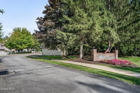 502 Mallards Pond Lane Schenectady NY 12303