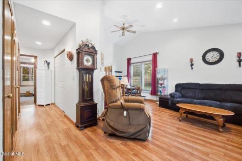 22 Cromwell Drive Halfmoon NY 12065