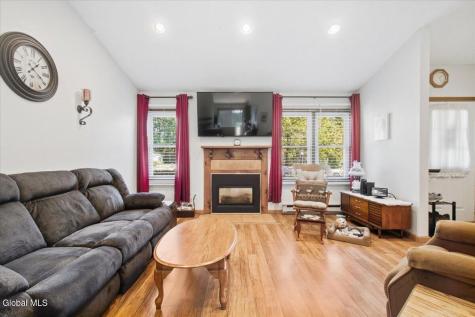 22 Cromwell Drive Halfmoon NY 12065