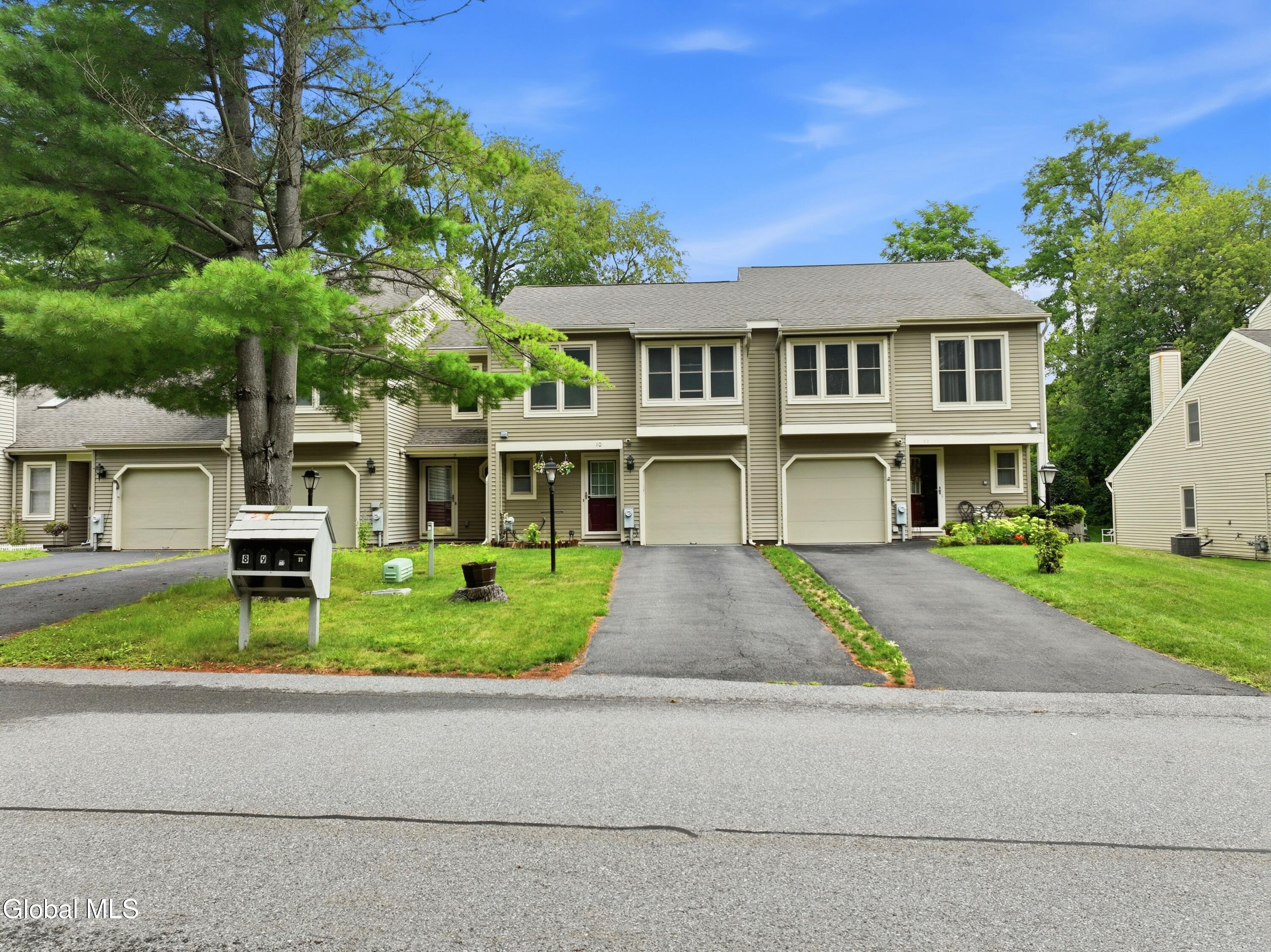 10 Flintlock Lane Halfmoon NY 12065