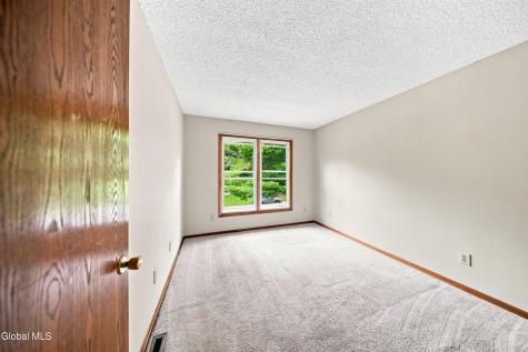 10 Flintlock Lane Halfmoon NY 12065