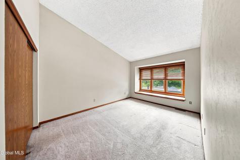 10 Flintlock Lane Halfmoon NY 12065