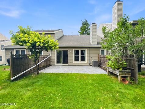 10 Flintlock Lane Halfmoon NY 12065