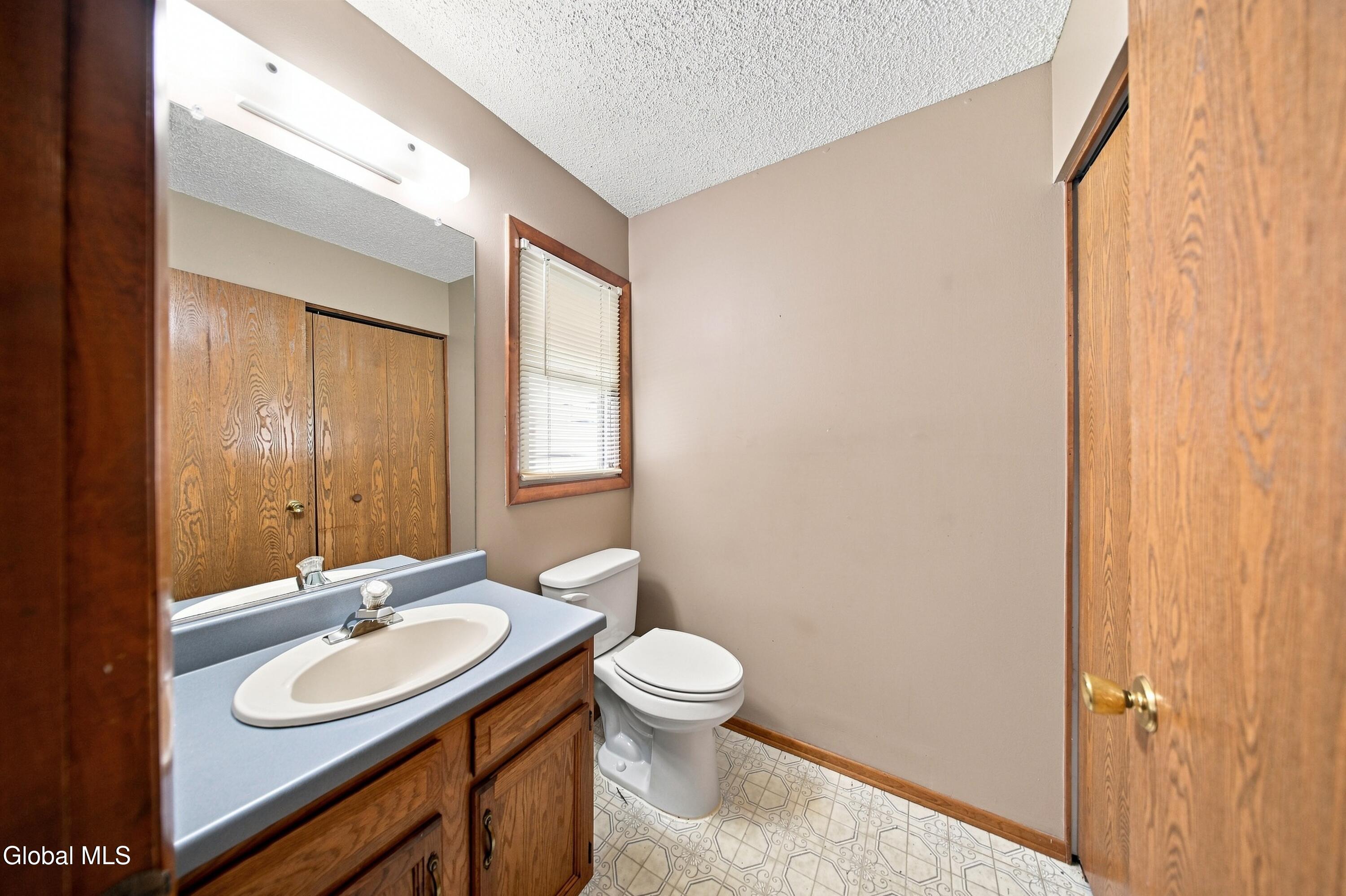 10 Flintlock Lane Halfmoon NY 12065