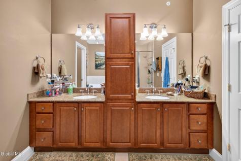 703 Vly Pointe Drive Niskayuna NY 12309