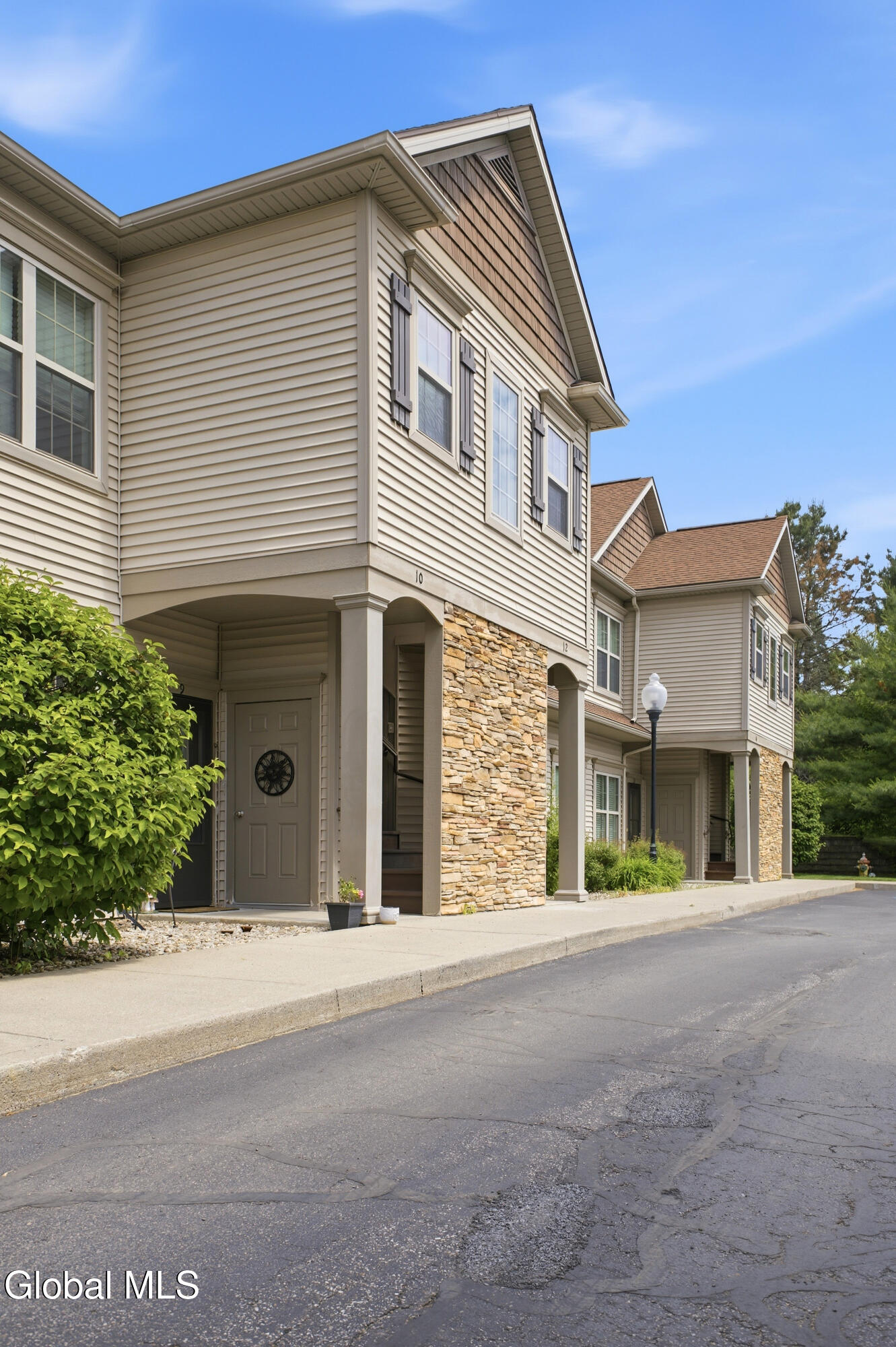73 Saratoga Road Schenectady NY 12302