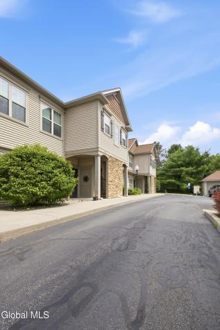 73 Saratoga Road Schenectady NY 12302