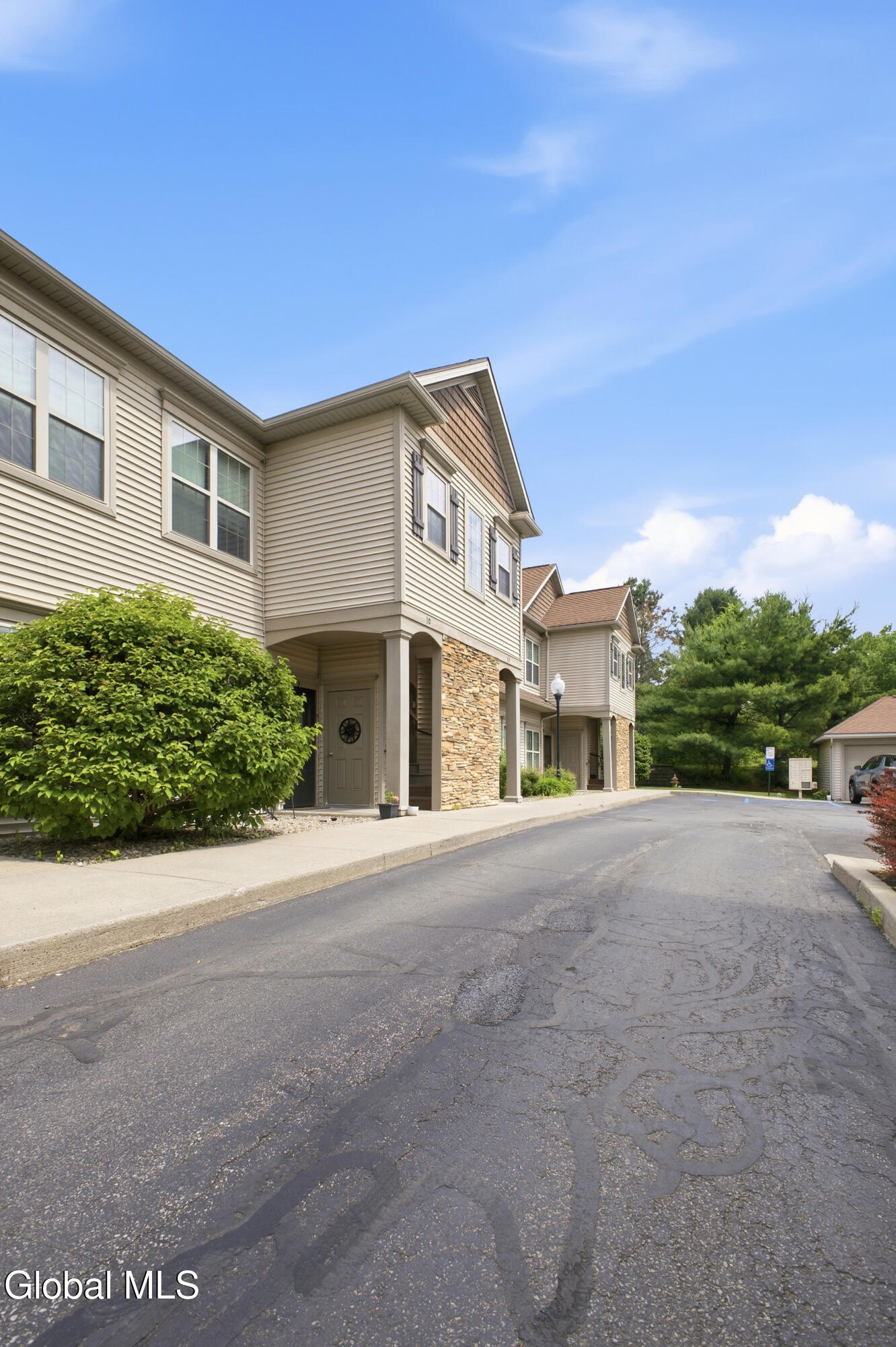 73 Saratoga Road Schenectady NY 12302
