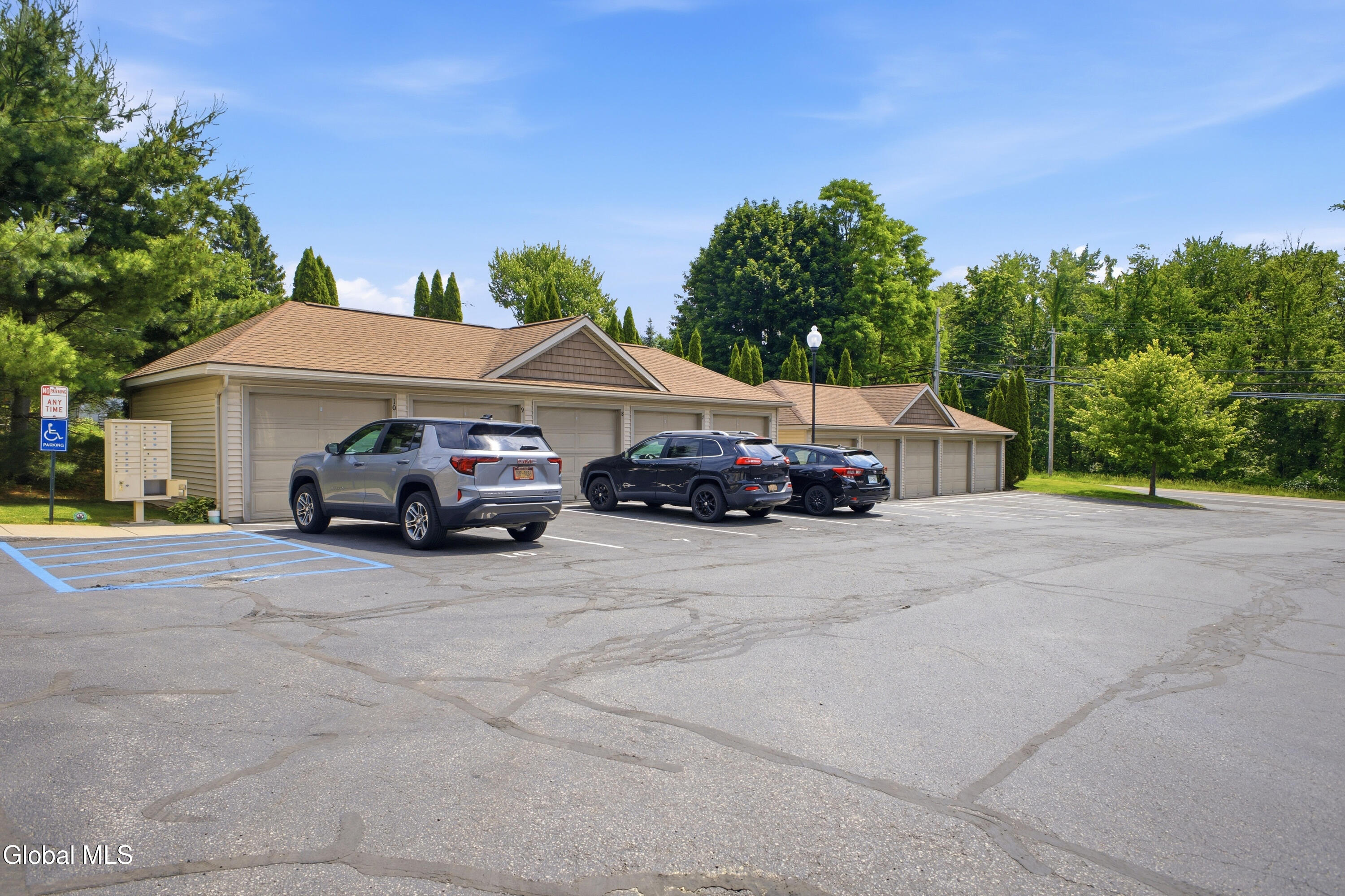 73 Saratoga Road Schenectady NY 12302