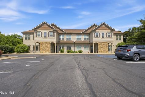 73 Saratoga Road Schenectady NY 12302
