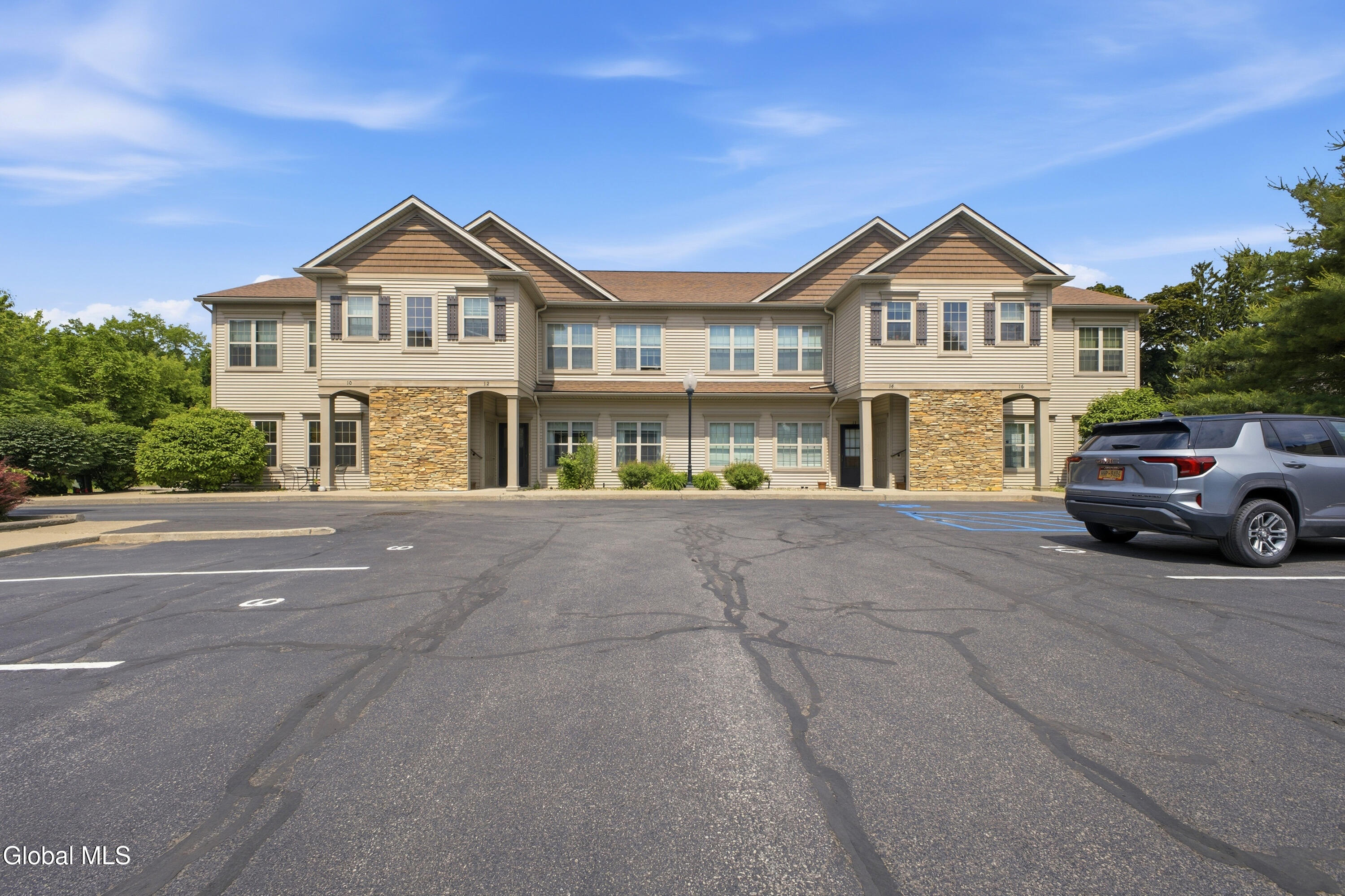 73 Saratoga Road Schenectady NY 12302