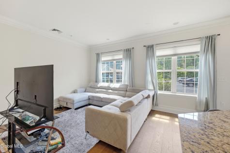 73 Saratoga Road Schenectady NY 12302