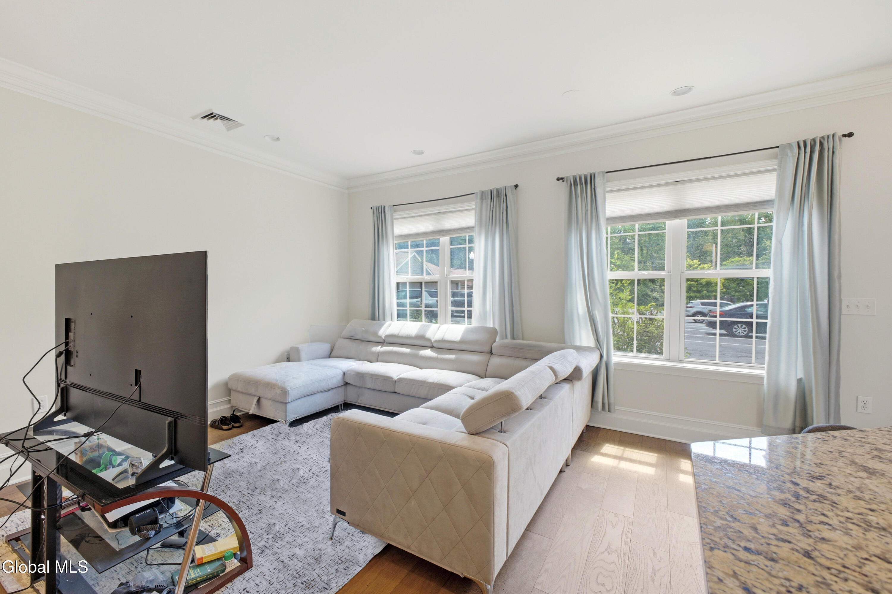 73 Saratoga Road Schenectady NY 12302