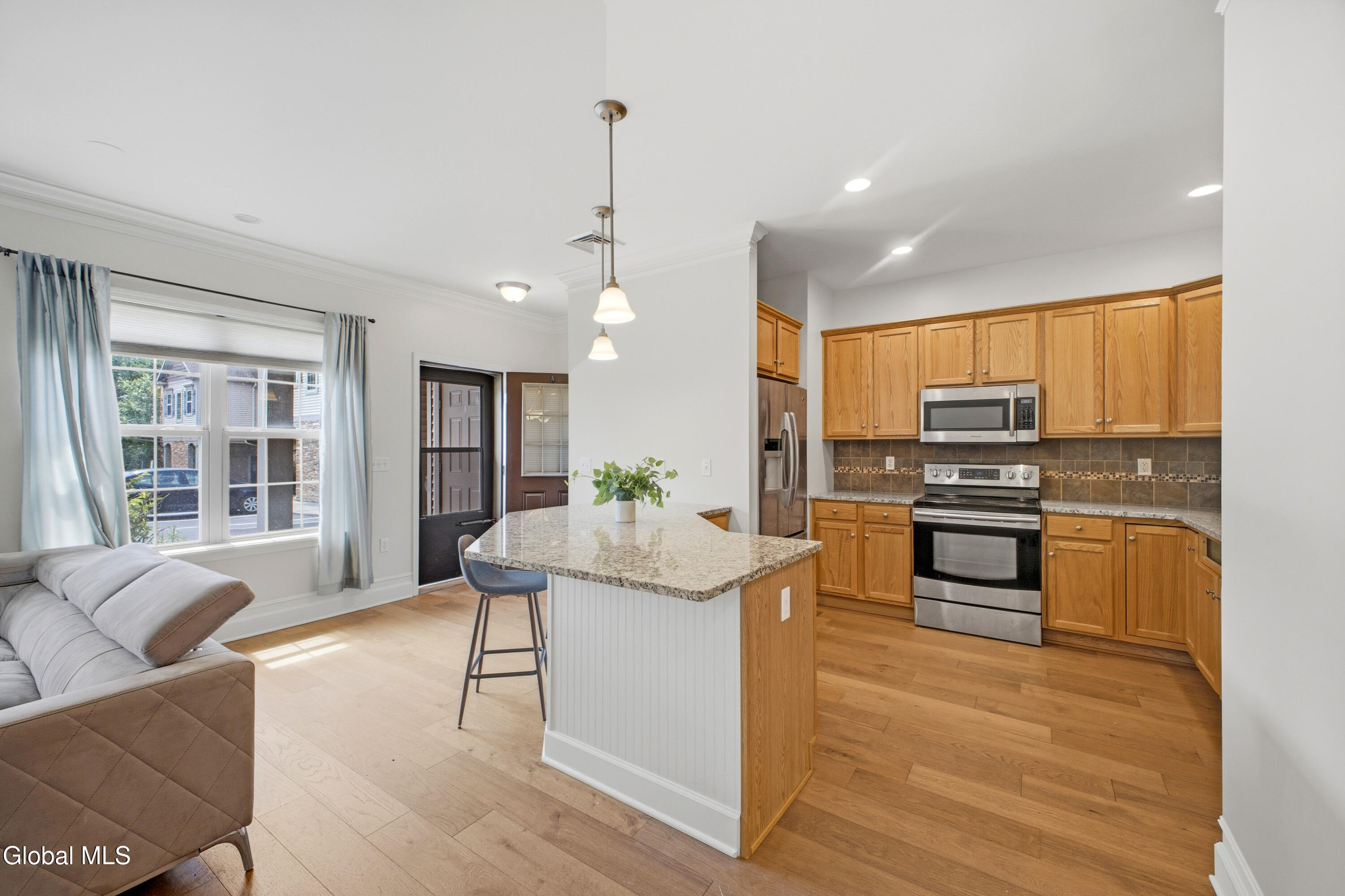 73 Saratoga Road Schenectady NY 12302