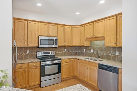 73 Saratoga Road Schenectady NY 12302