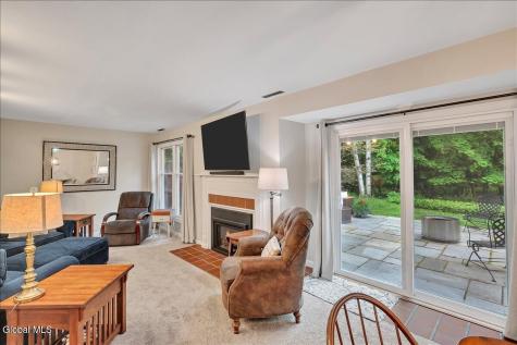 6 Quincy Road Glenmont NY 12077
