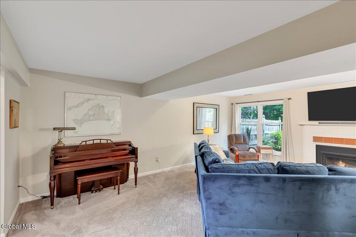 6 Quincy Road Glenmont NY 12077
