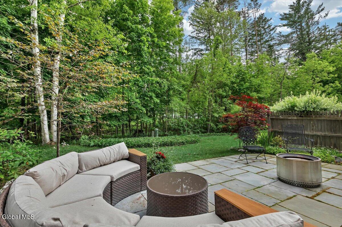 6 Quincy Road Glenmont NY 12077