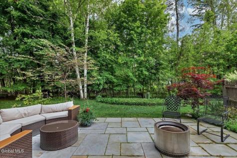 6 Quincy Road Glenmont NY 12077
